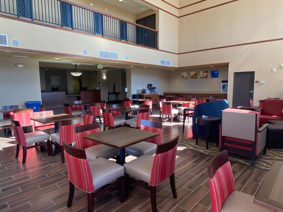 Comfort Inn & Suites Goodland Экстерьер фото